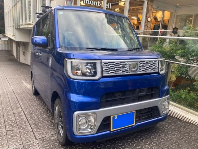 DAIHATSU WAKE