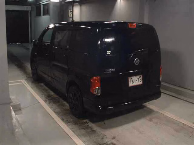 NISSAN NV200