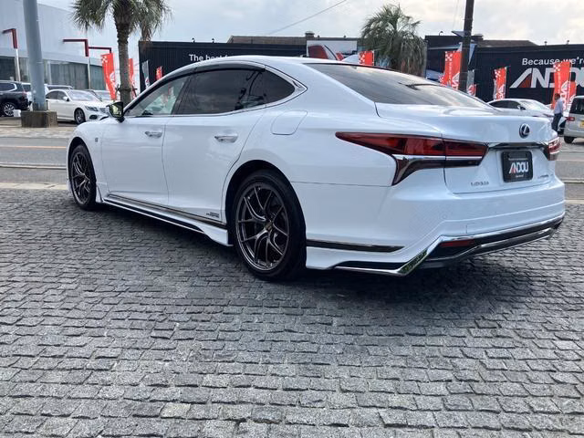 Lexus LS500h