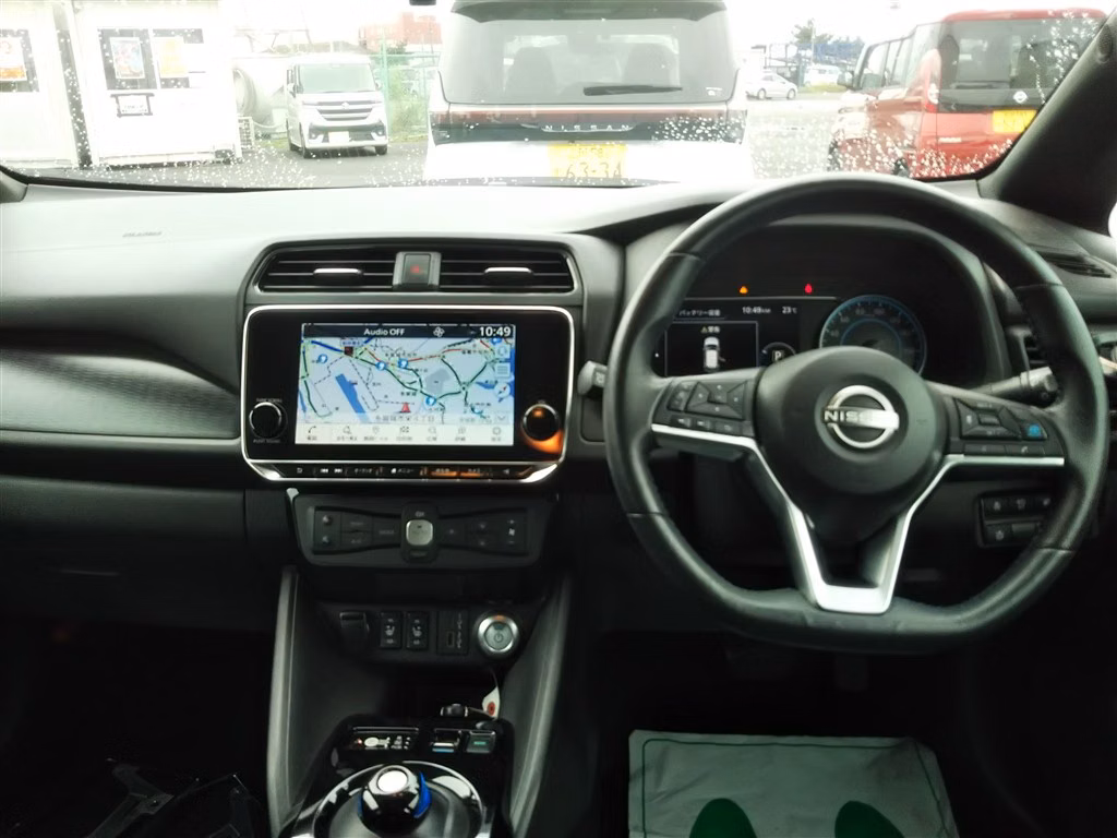NISSAN LEAF