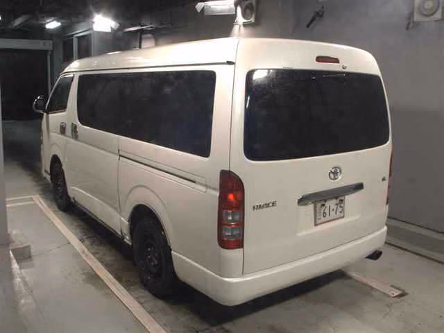 TOYOTA HIACE