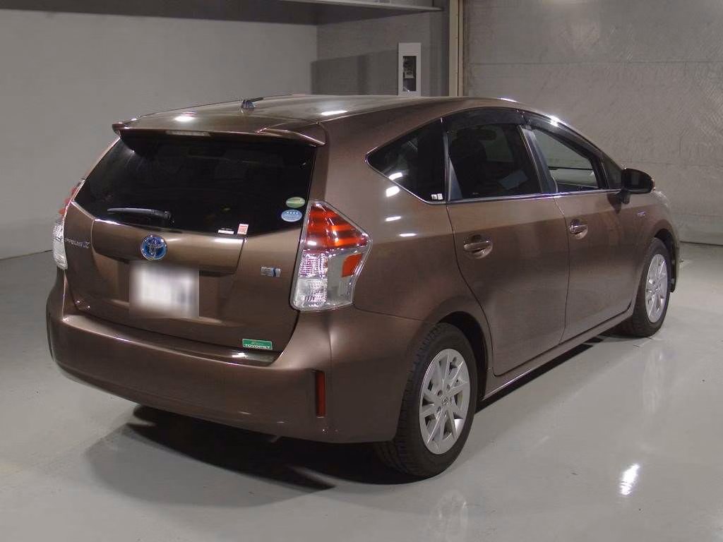 TOYOTA PRIUS ALPHA