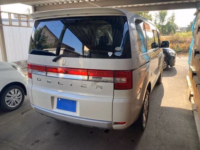 Mitsubishi Delica D:5