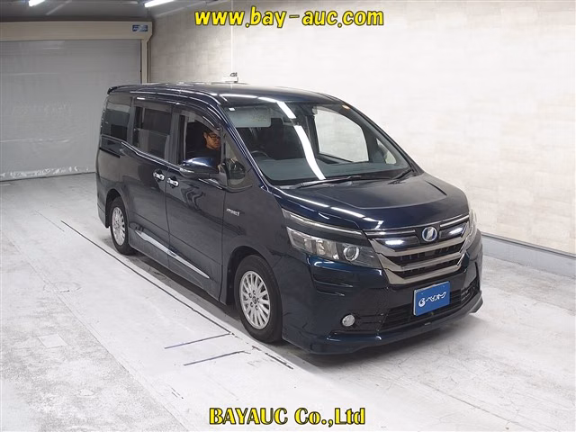 TOYOTA VOXY