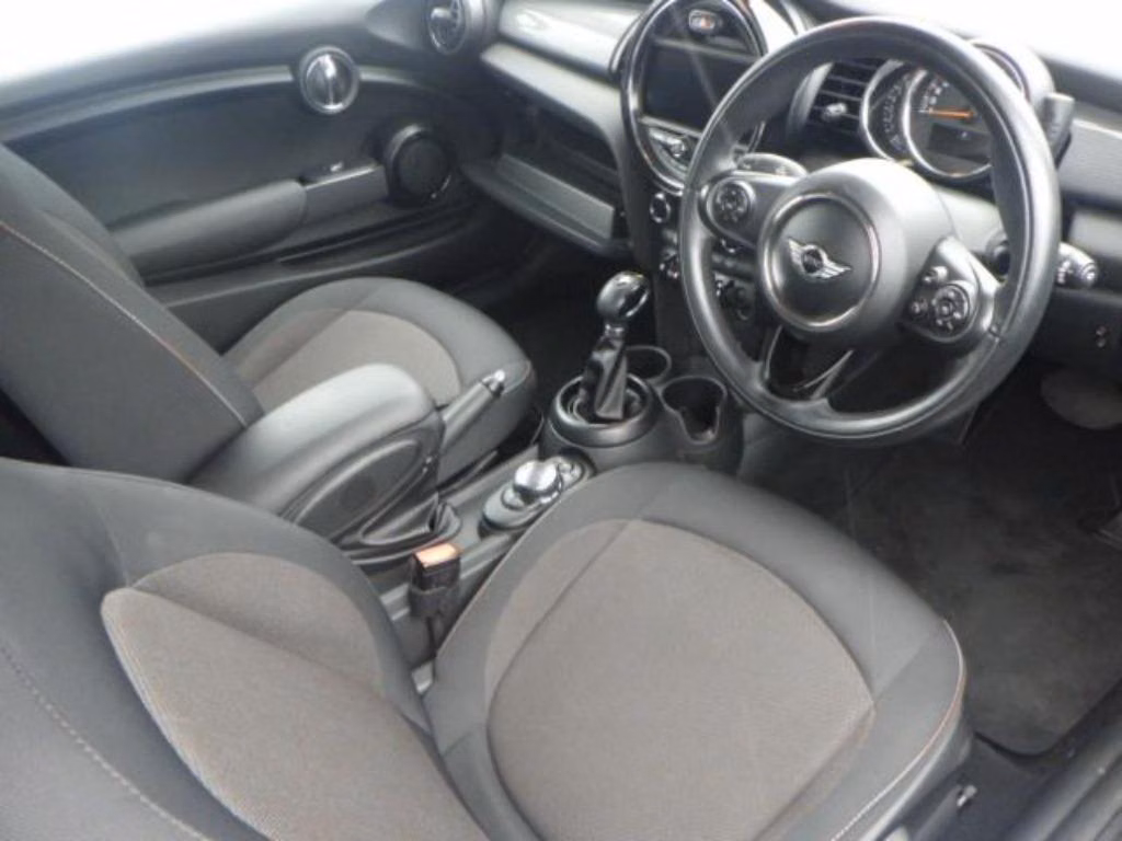 MINI HATCH