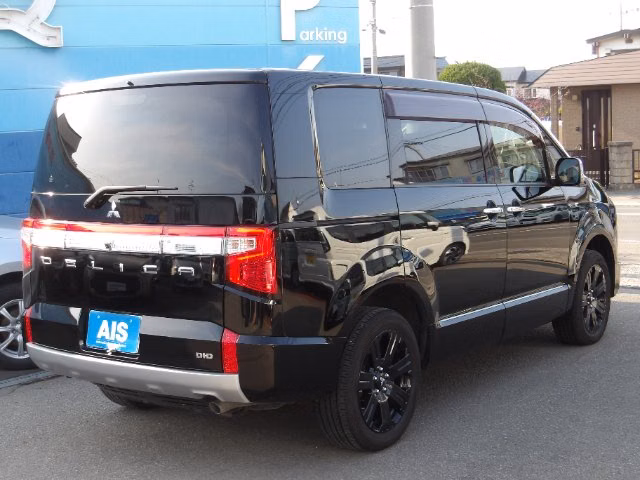 Mitsubishi Delica D:5