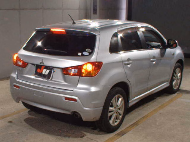 MITSUBISHI RVR