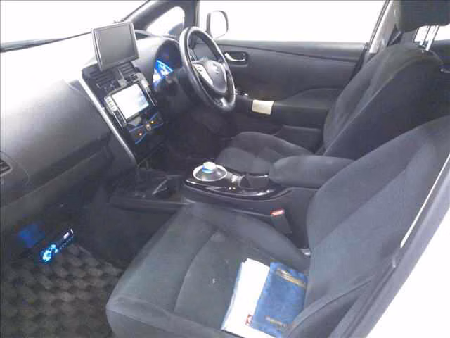 NISSAN LEAF
