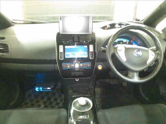 NISSAN LEAF