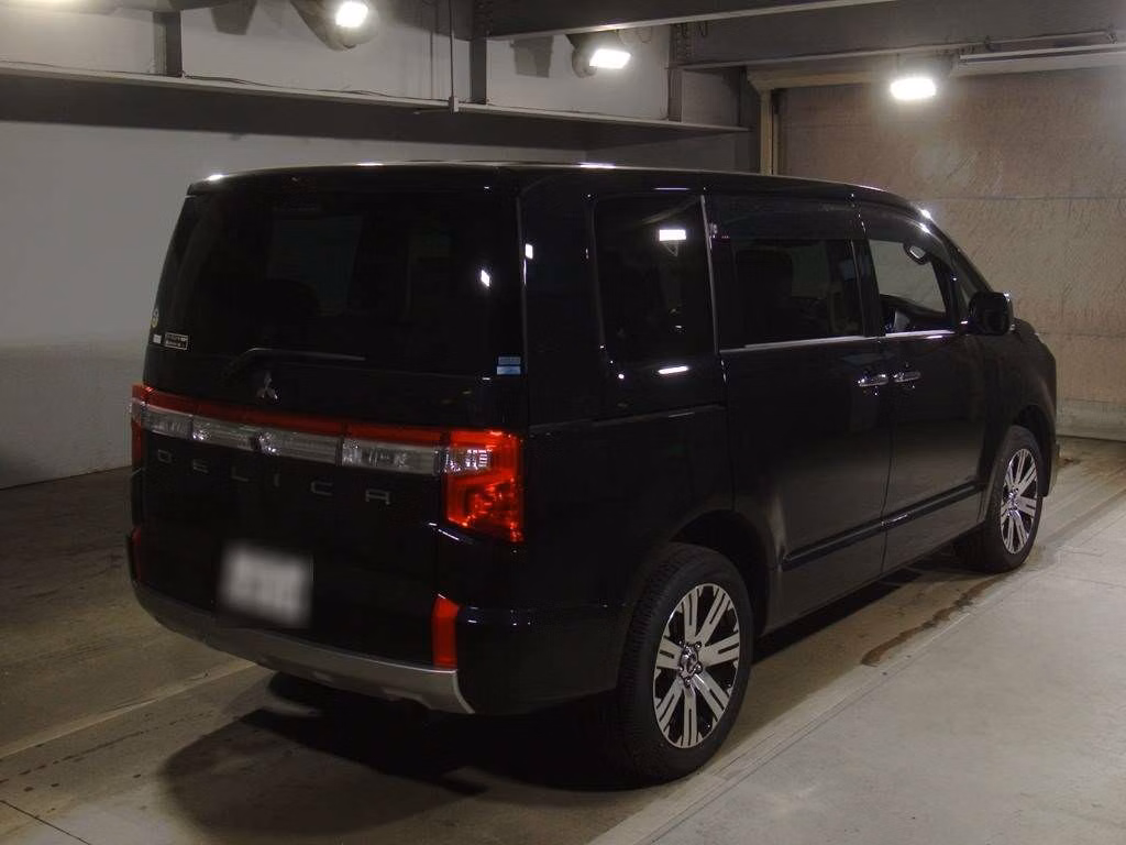 Mitsubishi Delica D:5