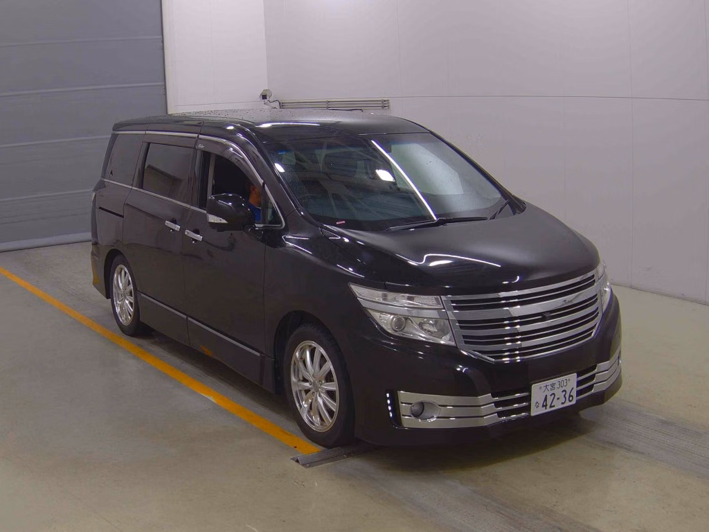NISSAN ELGRAND