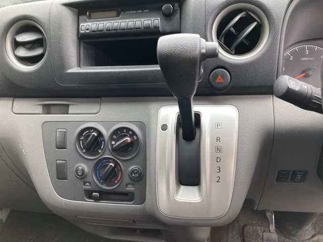 NISSAN NV350 CARAVAN
