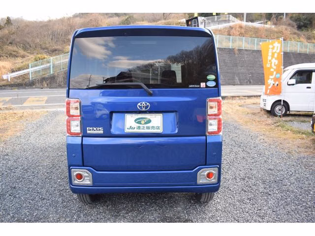 TOYOTA PIXIS MEGA