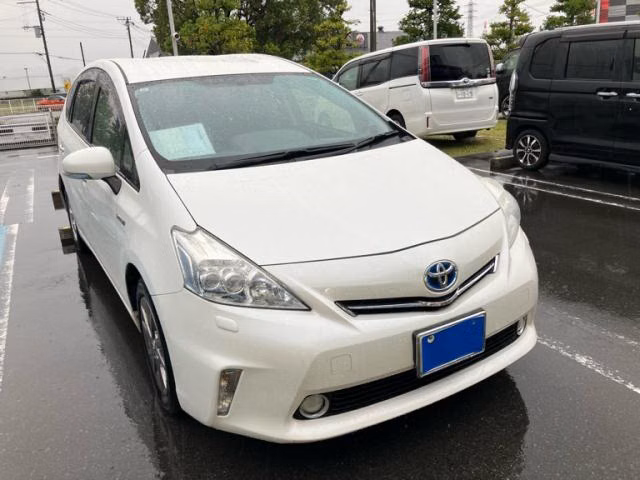TOYOTA PRIUS ALPHA
