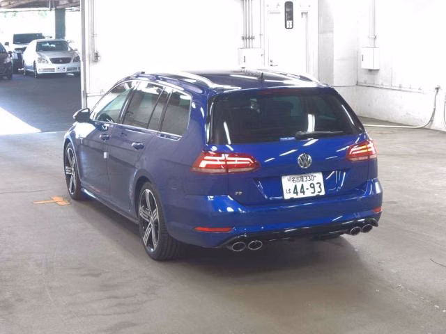 VOLKSWAGEN GOLF
