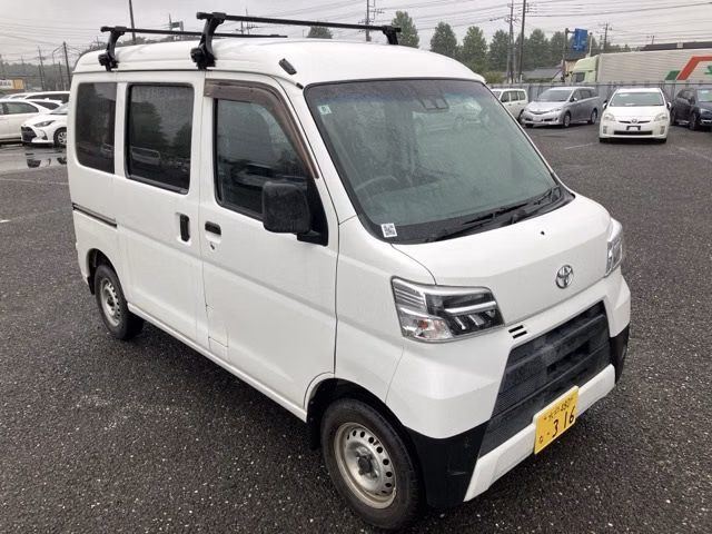 TOYOTA PIXIS VAN