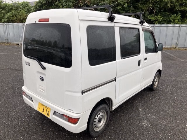 TOYOTA PIXIS VAN