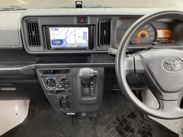 TOYOTA PIXIS VAN