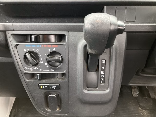 TOYOTA PIXIS VAN