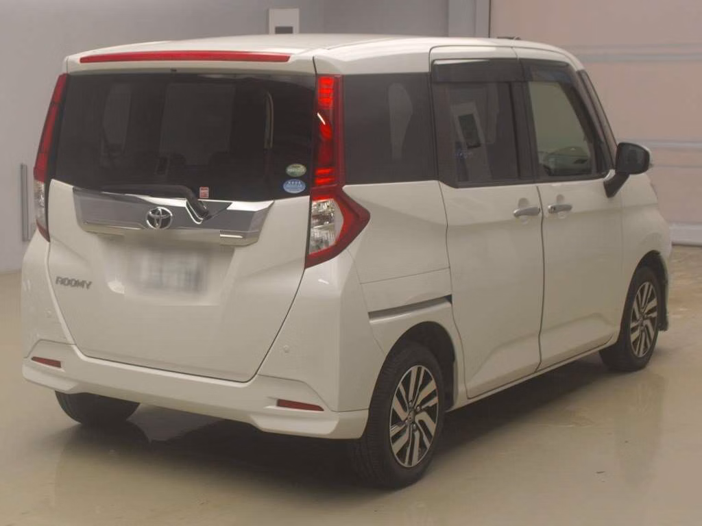 TOYOTA ROOMY