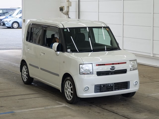 DAIHATSU MOVE CONTE