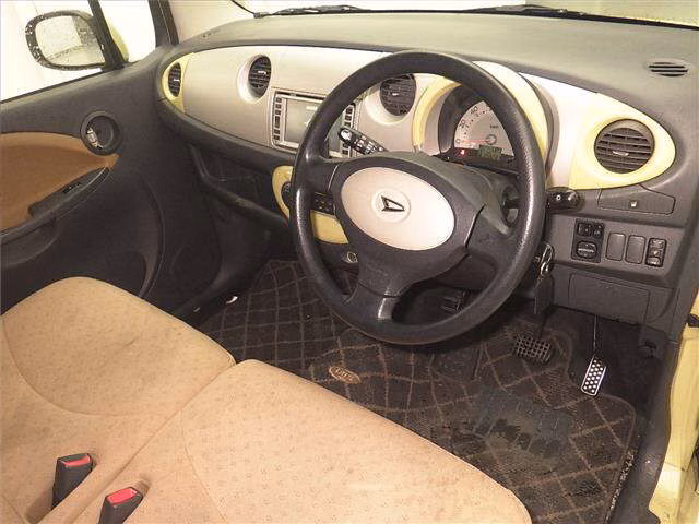 DAIHATSU MOVE LATTE