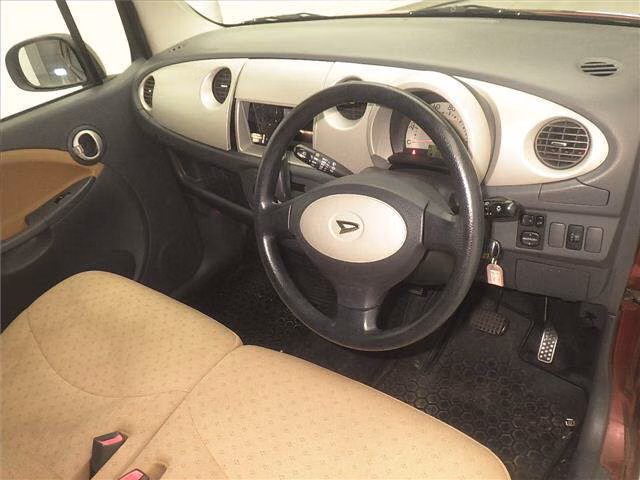 DAIHATSU MOVE LATTE