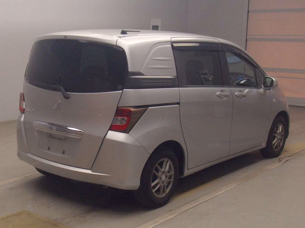 HONDA FREED SPIKE