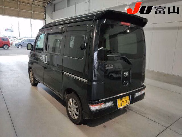 TOYOTA PIXIS VAN