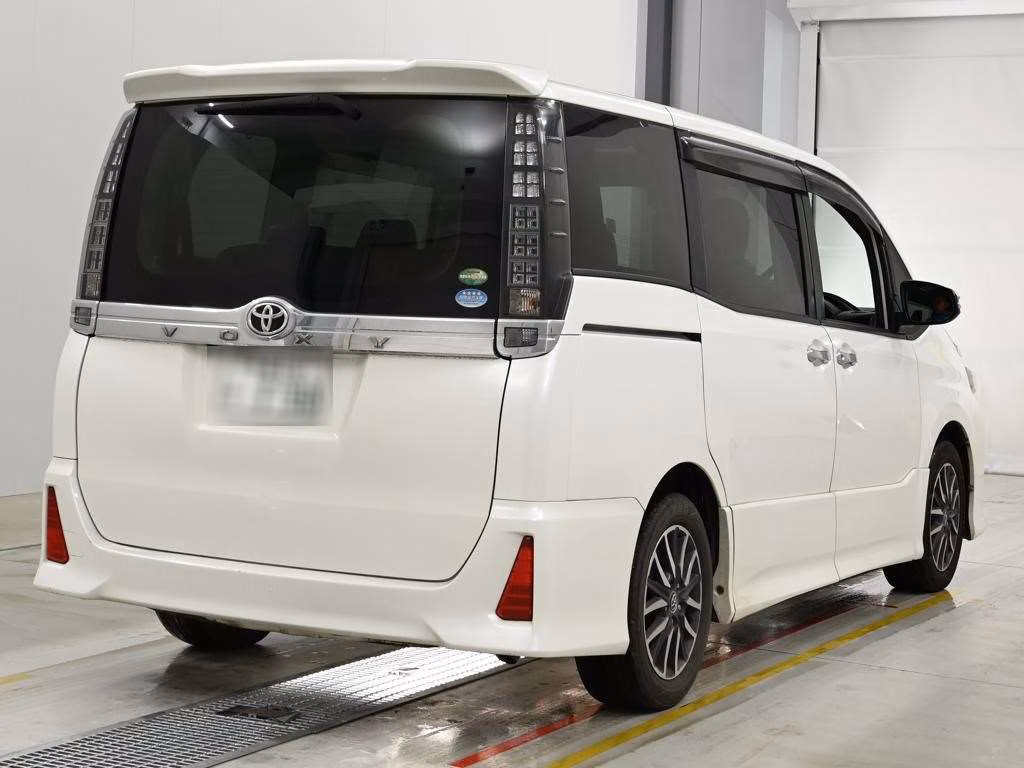 TOYOTA VOXY