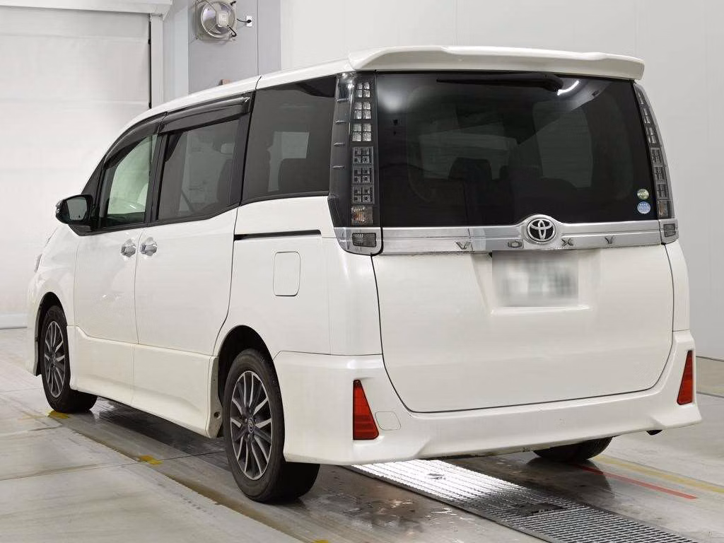 TOYOTA VOXY