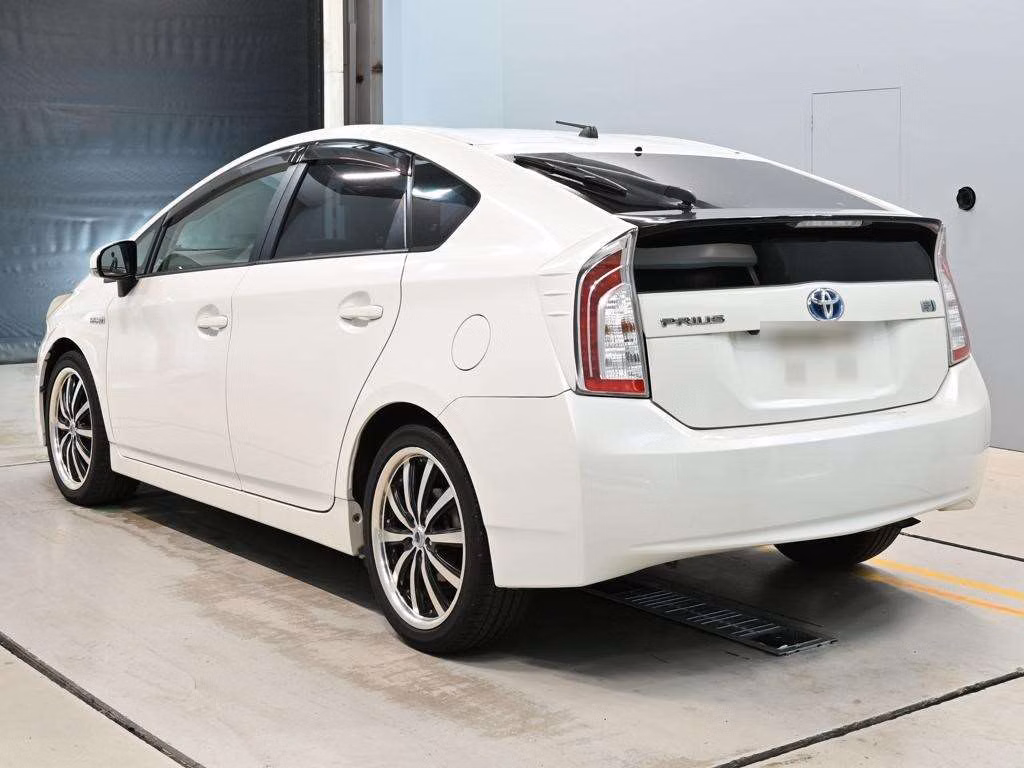 TOYOTA PRIUS