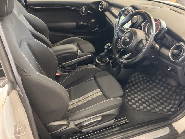 MINI HATCH