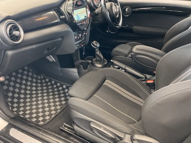 MINI HATCH