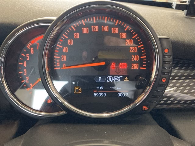 MINI HATCH