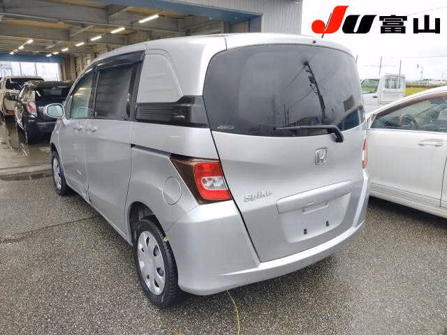 HONDA FREED SPIKE