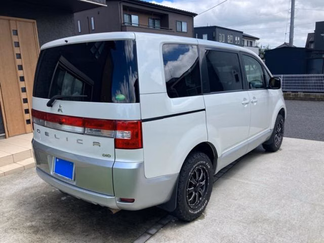 Mitsubishi Delica D:5