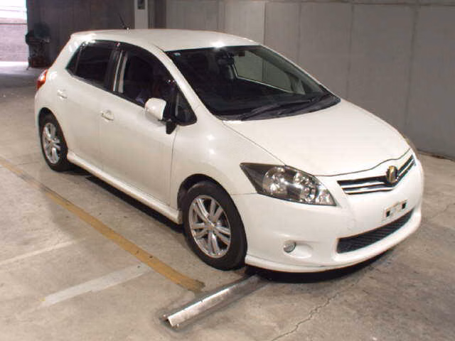 TOYOTA AURIS