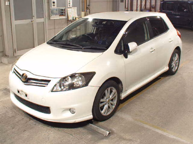 TOYOTA AURIS