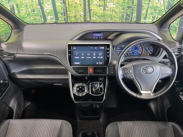 TOYOTA VOXY