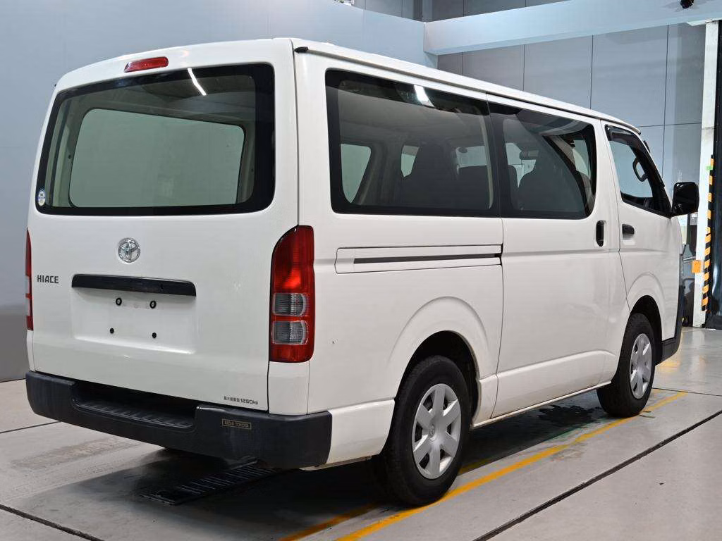 TOYOTA REGIUS ACE