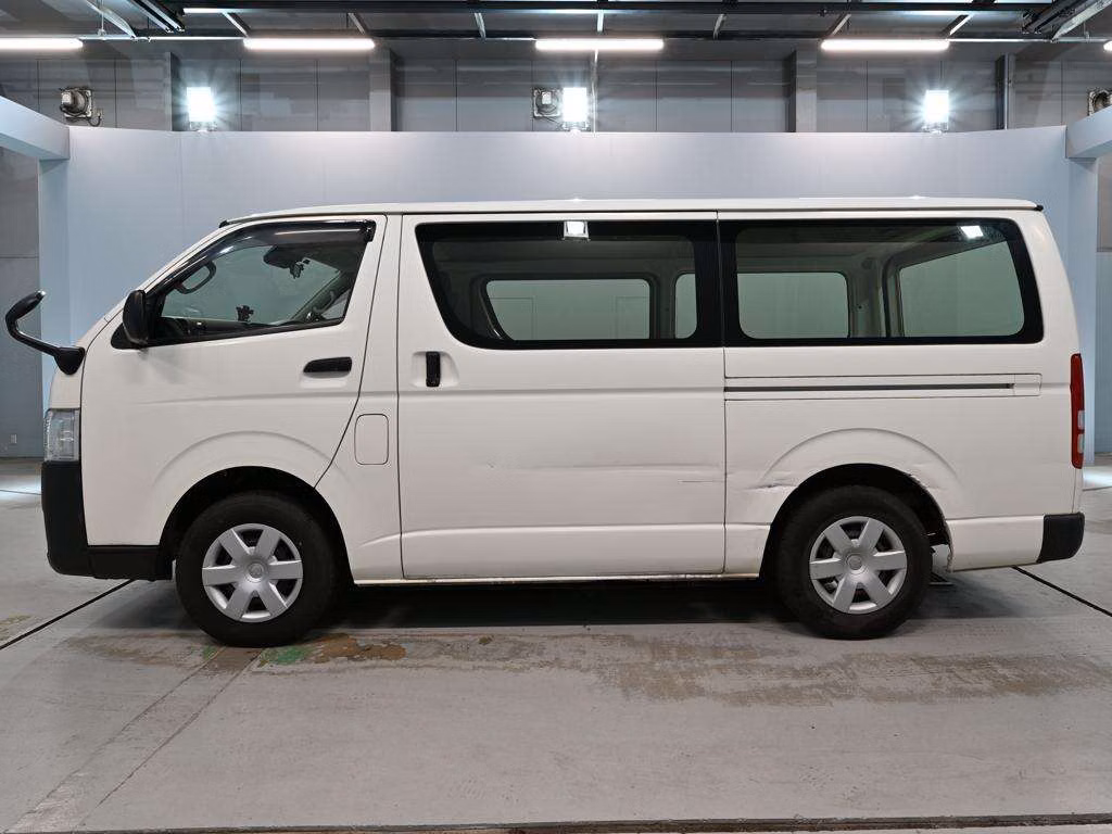 TOYOTA REGIUS ACE