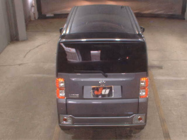 TOYOTA PIXIS MEGA