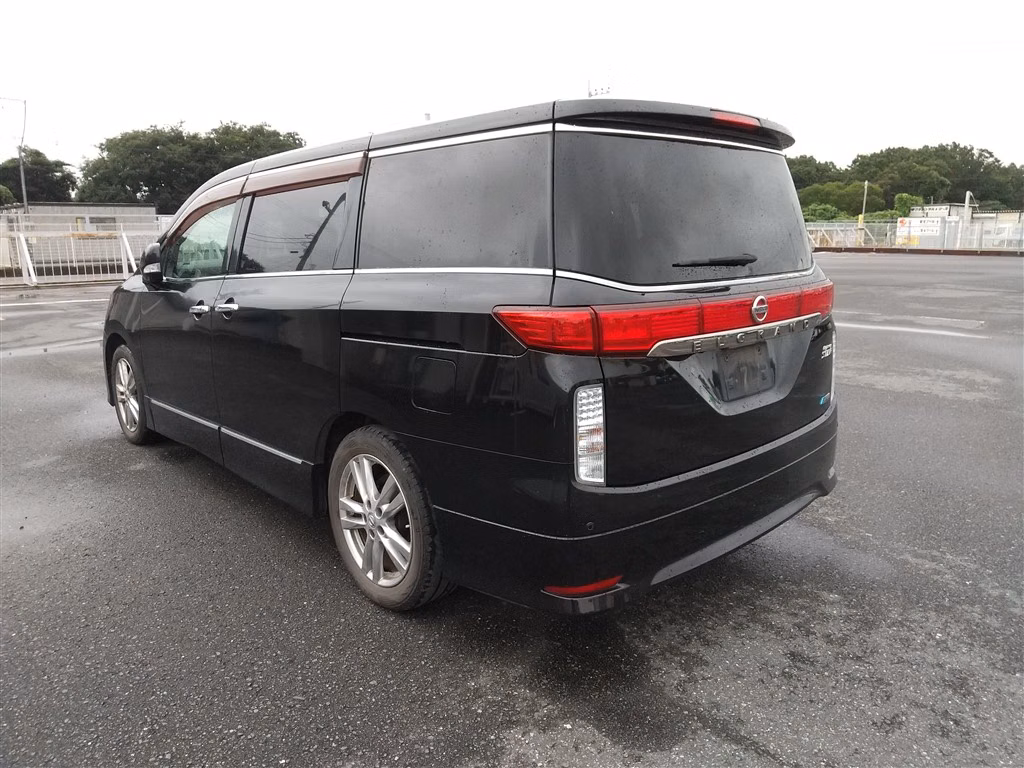 NISSAN ELGRAND