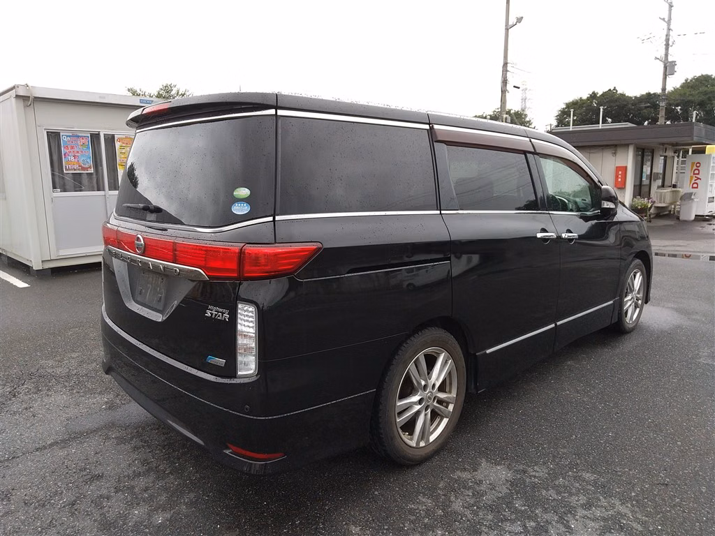 NISSAN ELGRAND