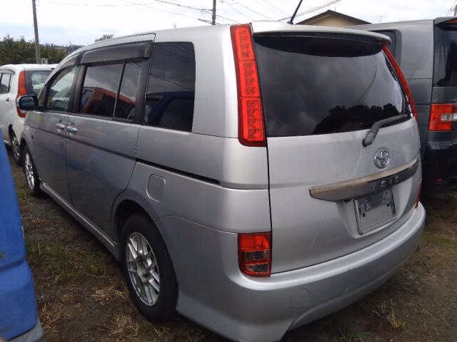 TOYOTA ISIS