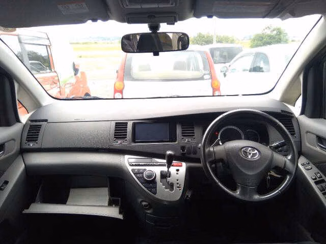 TOYOTA ISIS