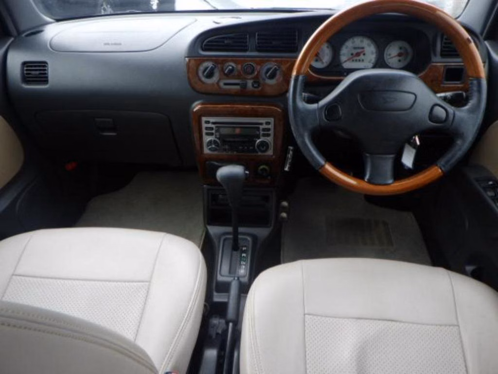 DAIHATSU MIRA GINO