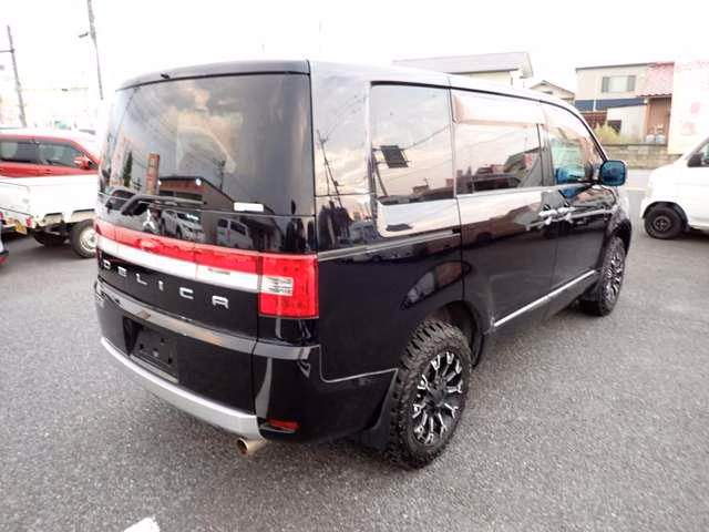 Mitsubishi Delica D:5
