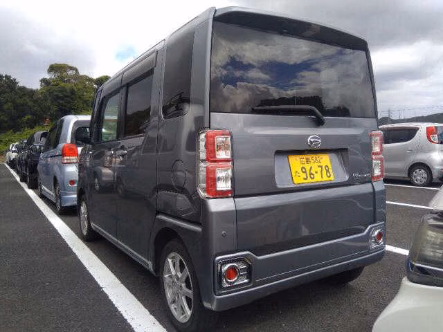 DAIHATSU WAKE